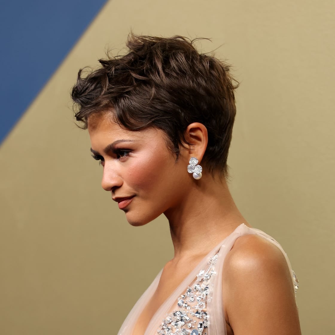Blonde Pixie With Dark Roots Contrast — Pixie Hairstyles