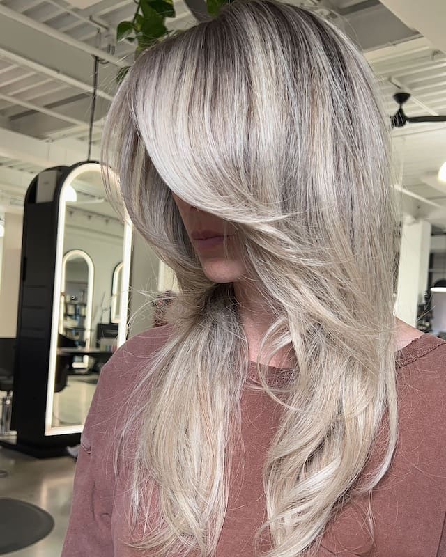 Voluminous Platinum Lob With Soft Waves Voluminous Platinum Lob With Soft Waves — Platinum Blonde