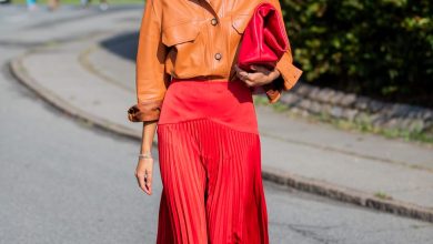 How to Wear a Pleated Skirt