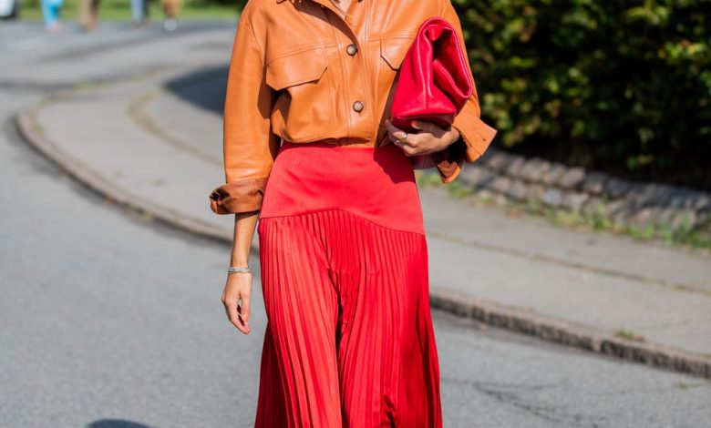 How to Wear a Pleated Skirt