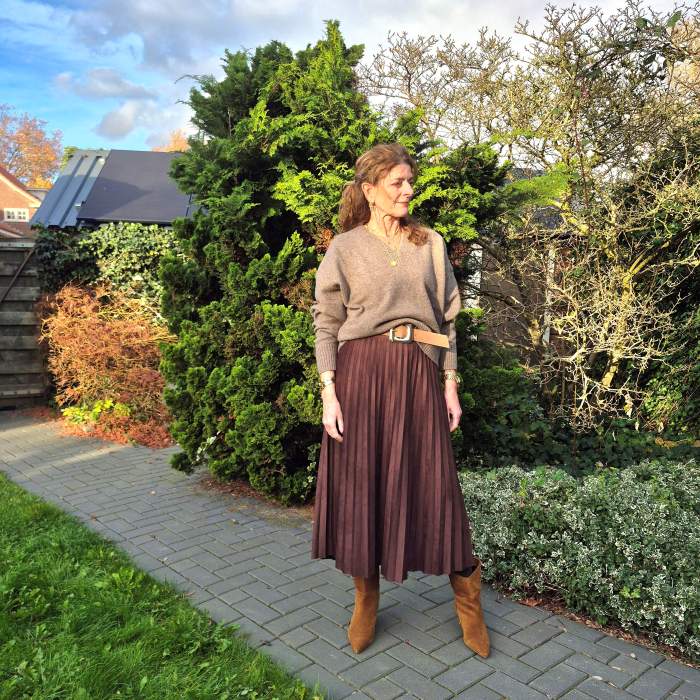 Beige Asymmetrical Pleated Maxi Skirt with Printed, Close-Up Take — Pleated Skirt Outfits