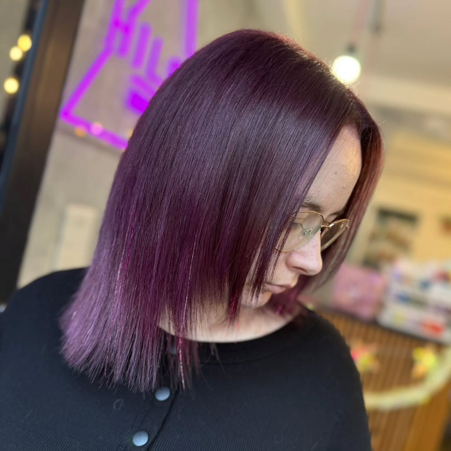 Collarbone Blunt Bob With Pink Highlights Collarbone Blunt Bob With Pink Highlights — Plum Hair Color