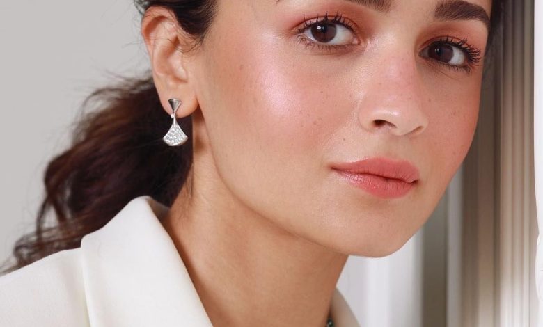 From Alia Bhatt to Kiara Advani—ponytail hairstyles are trending on celebrity Instagrams | Vogue India