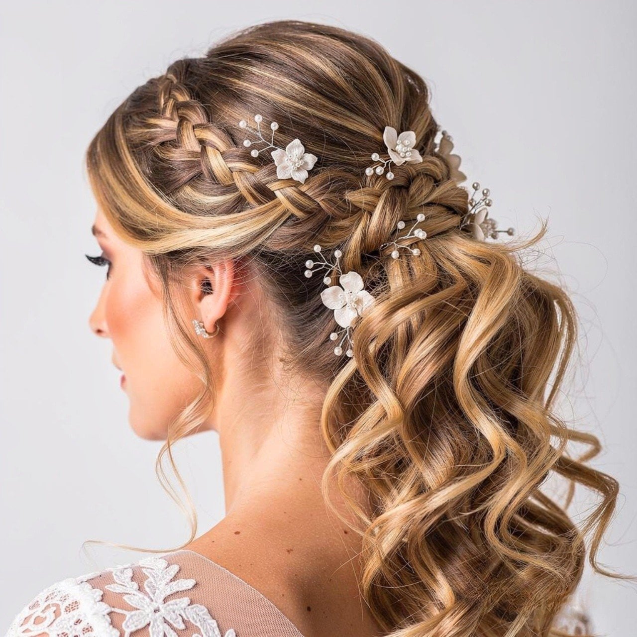 Honey Blonde Bridal Ponytail With Braided Crown Honey Blonde Bridal Ponytail With Braided Crown — Pony Hairstyles