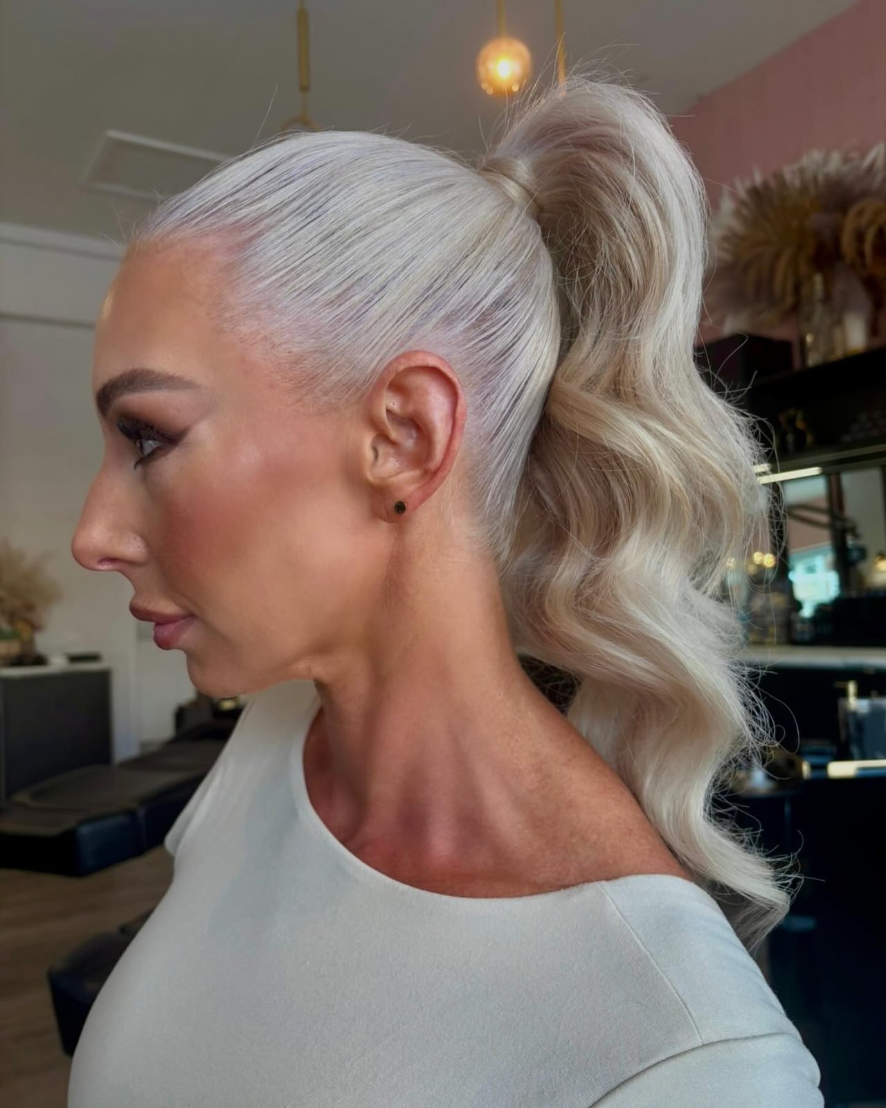 High Ponytail With Ash Blonde Waves High Ponytail With Ash Blonde Waves — Pony Hairstyles