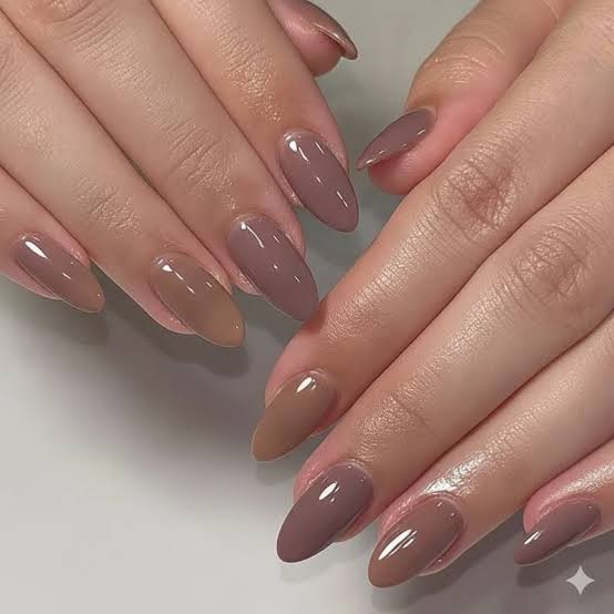 Neutral Gradient Short Almond Nails Neutral Gradient Short Almond Nails — Professional Nails