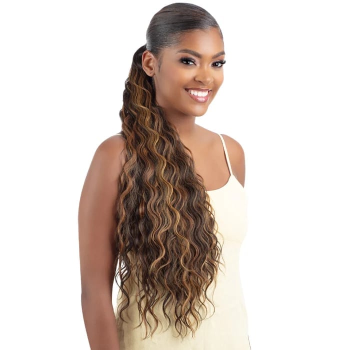 Wavy Ponytail With Dark Brown Blonde Highlights, Close-Up Take — Quick Weave Ponytail