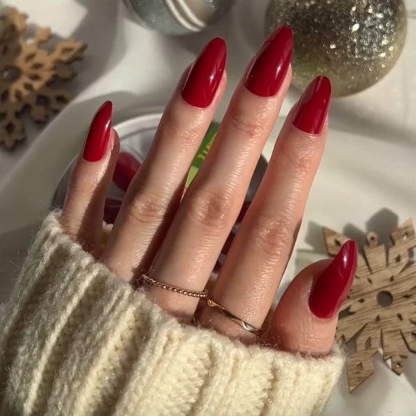 Vivid Red Glossy Medium-Long Almond Nails Vivid Red Glossy Medium-Long Almond Nails — Red Almond Nails
