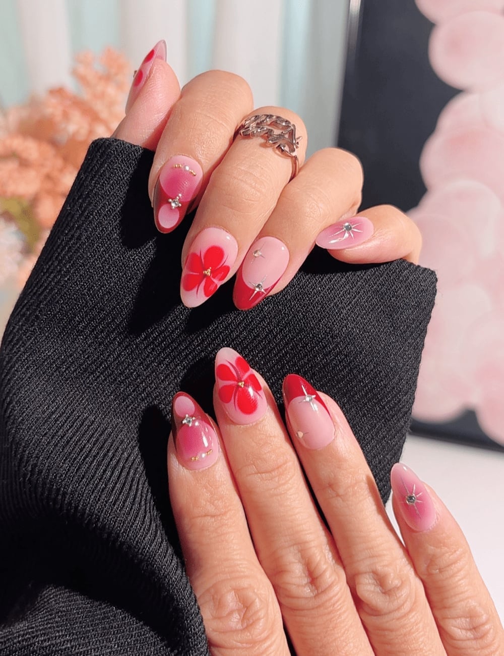Red Flower Rhinestone French Tip Medium Almond Nails Red Flower Rhinestone French Tip Medium Almond Nails — Red Almond Nails