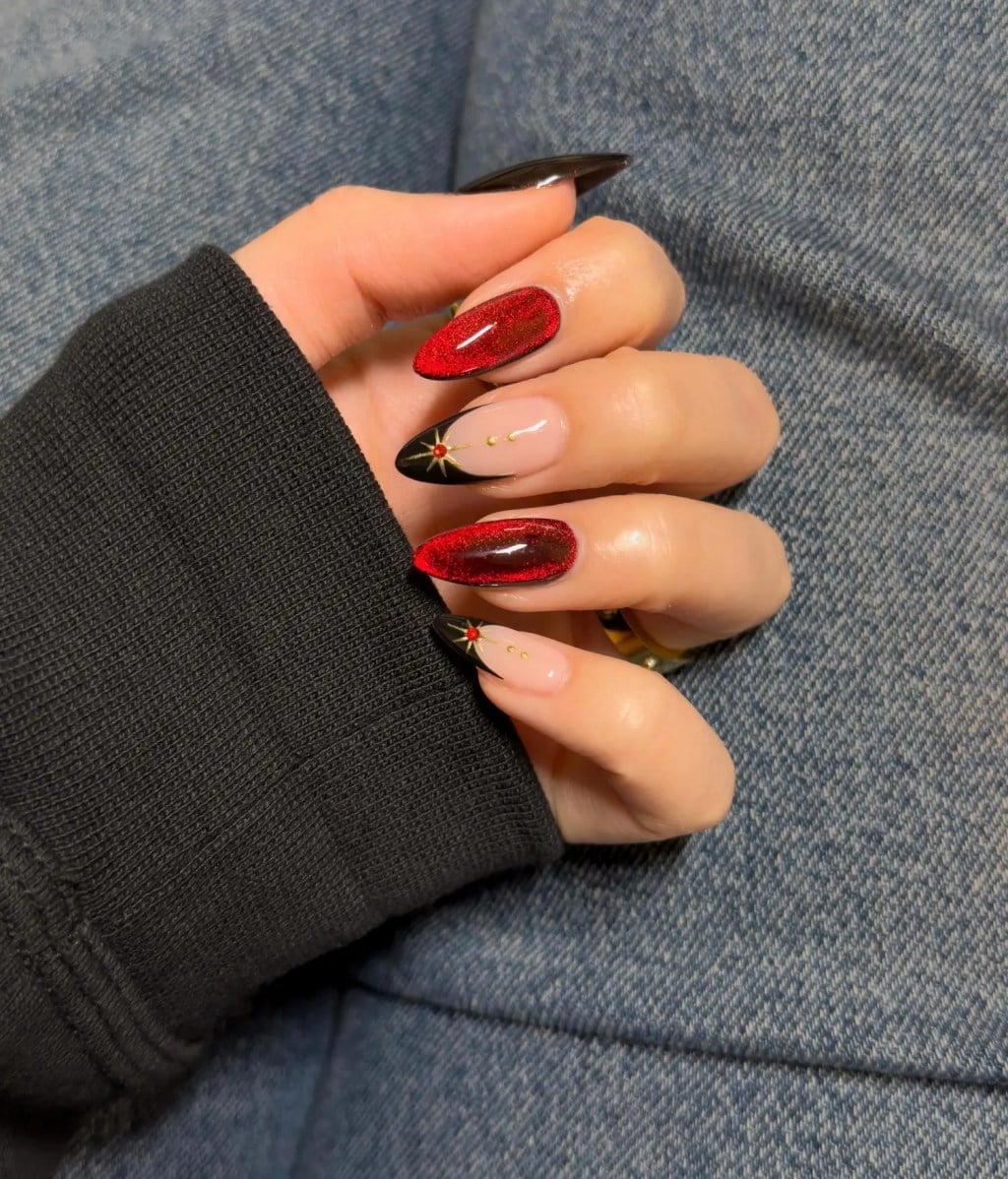 Red Cat-Eye Star Accent Medium Almond Nails Red Cat-Eye Star Accent Medium Almond Nails — Red Almond Nails