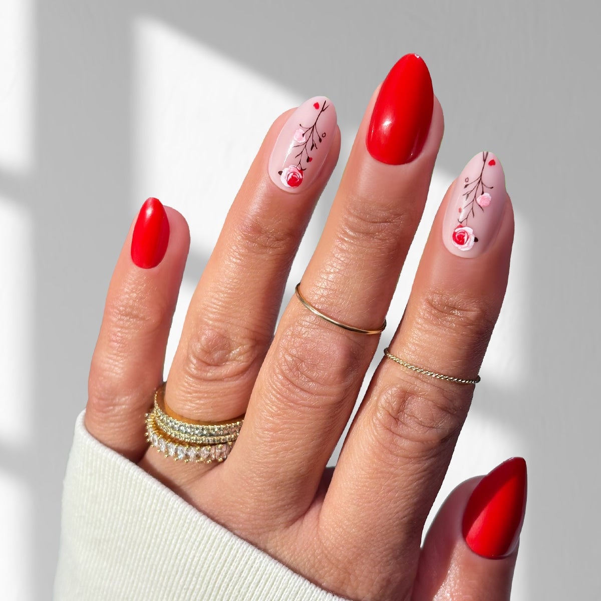 Red Floral Art Glossy Medium Almond Nails Red Floral Art Glossy Medium Almond Nails — Red Almond Nails