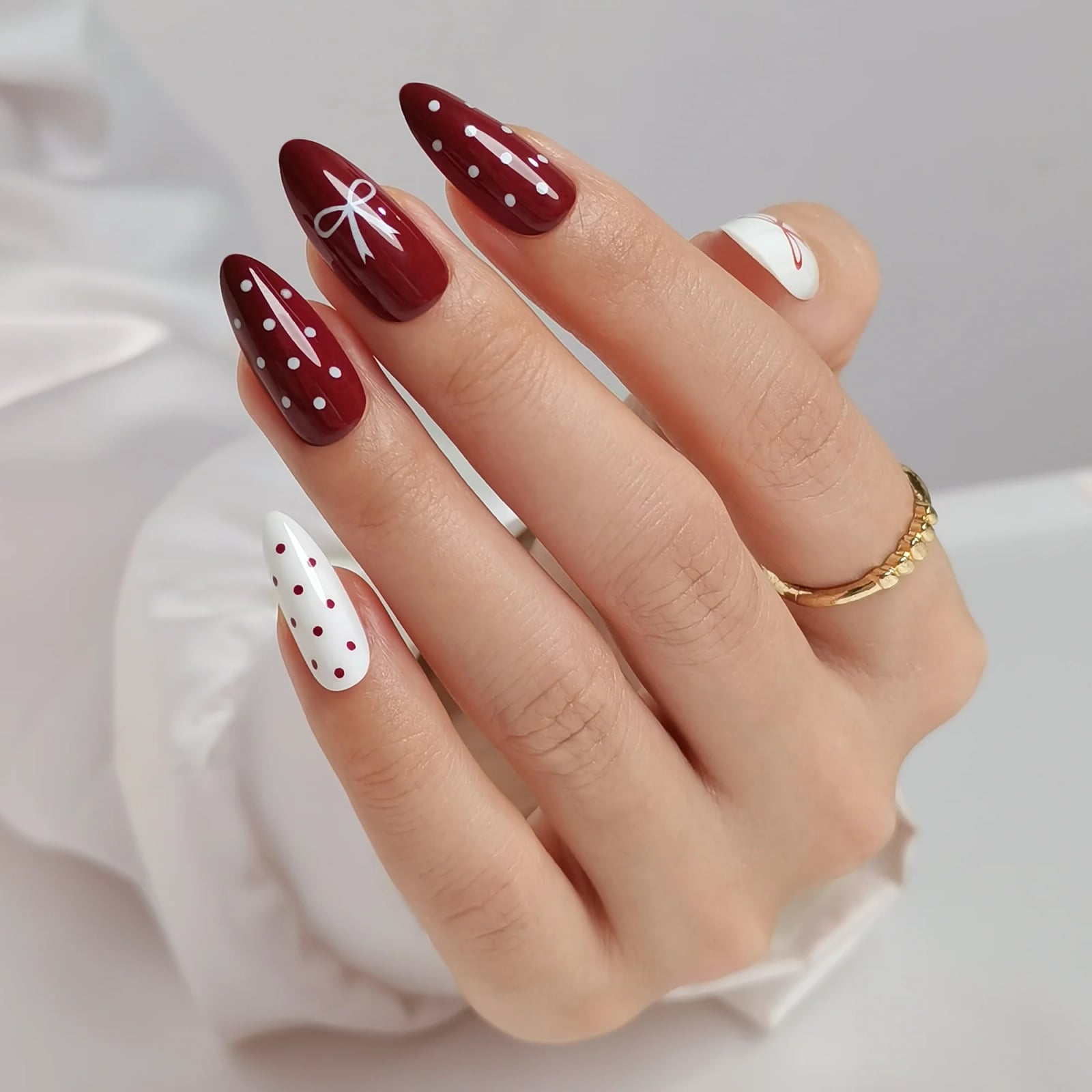 Medium Almond White With Red Polka Dots Medium Almond White With Red Polka Dots — Red and White Nails
