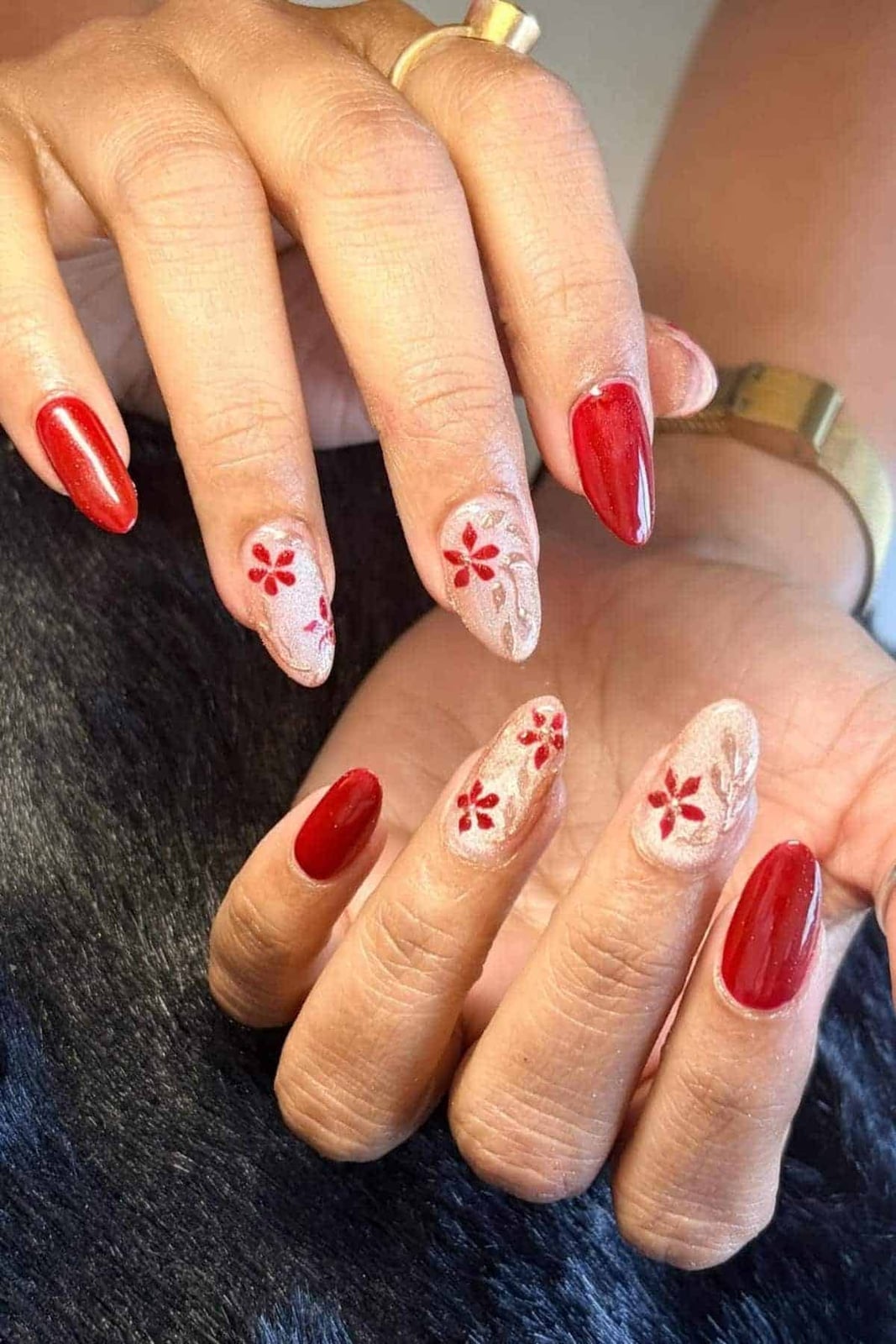 Medium Pointed Oval Red Floral Gold Leaf Nails Medium Pointed Oval Red Floral Gold Leaf Nails — Red and White Nails
