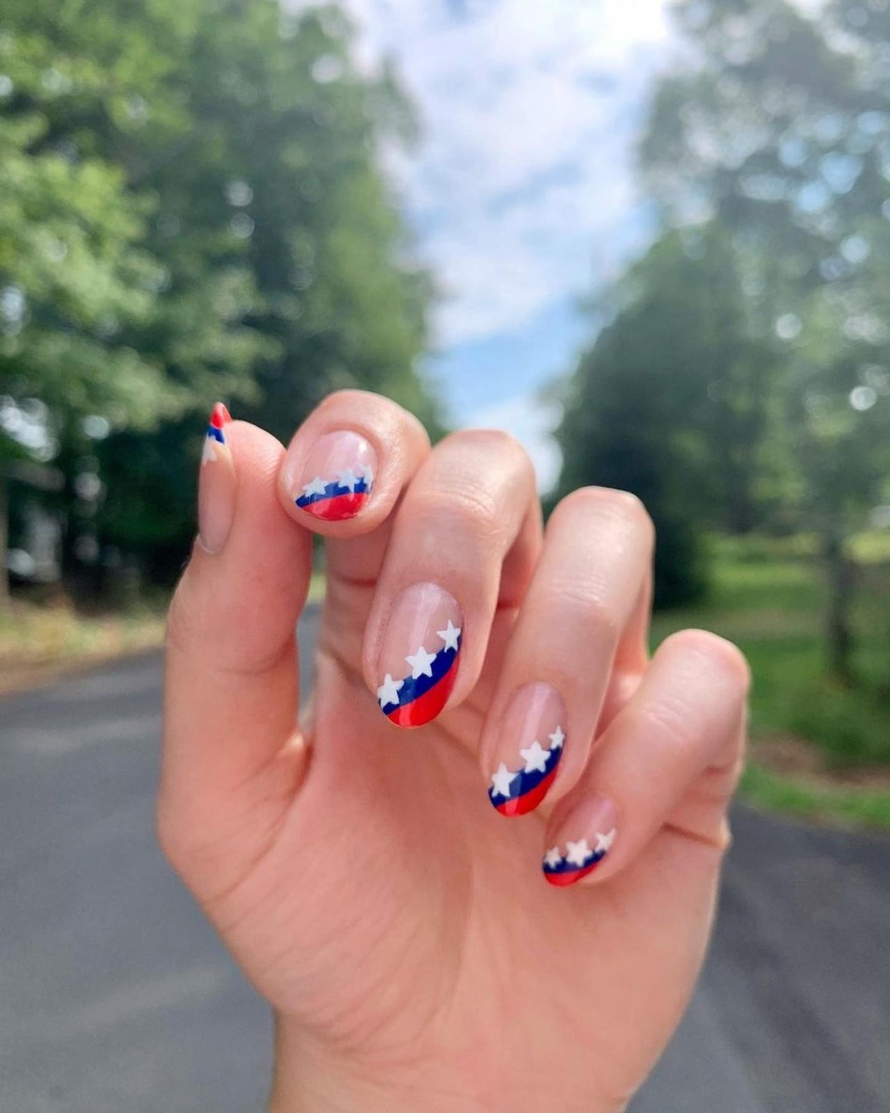 Short Almond Red Blue Stripe White Star Nails Short Almond Red Blue Stripe White Star Nails — Red and White Nails
