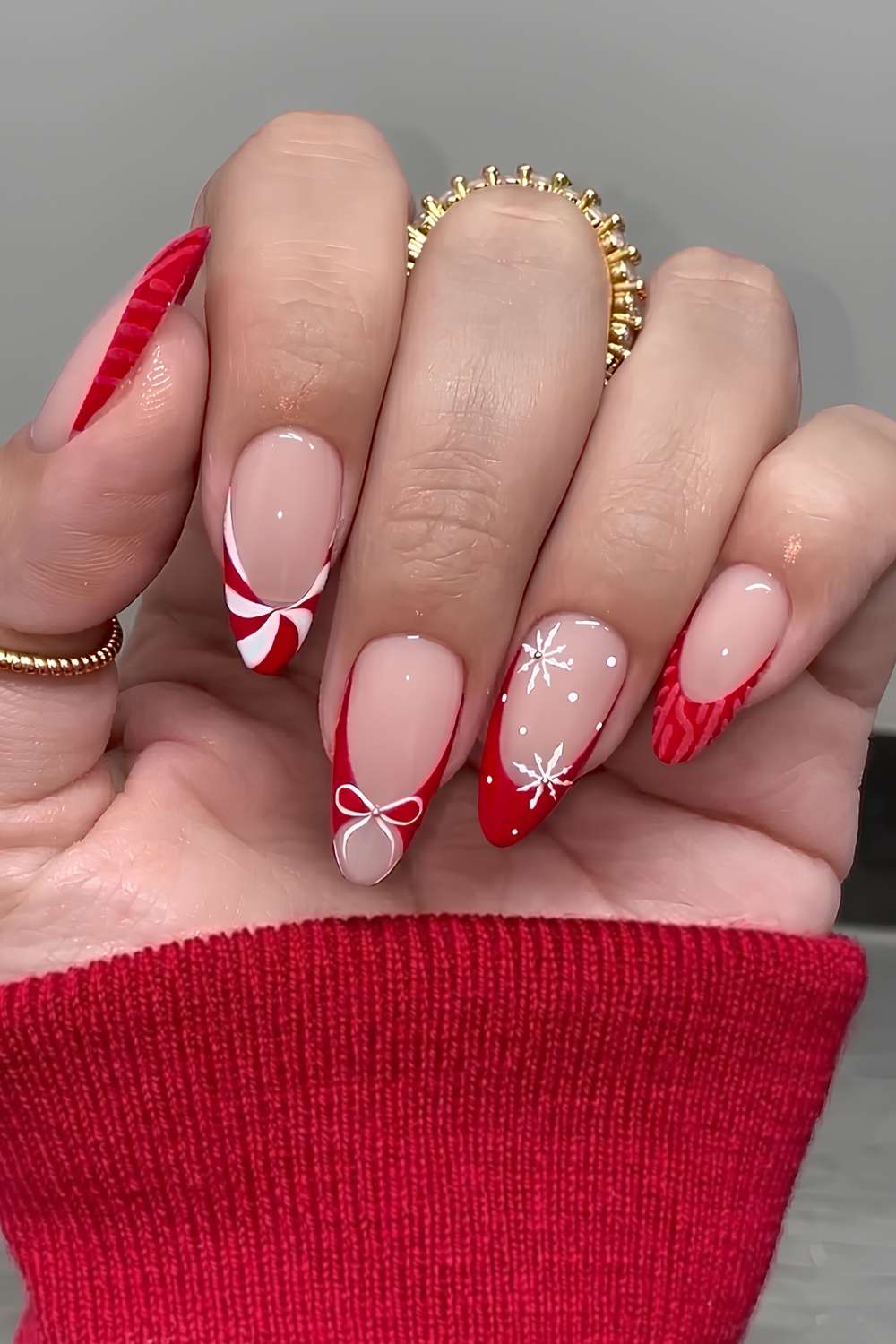 Medium Almond Festive Red and White Nails Medium Almond Festive Red and White Nails