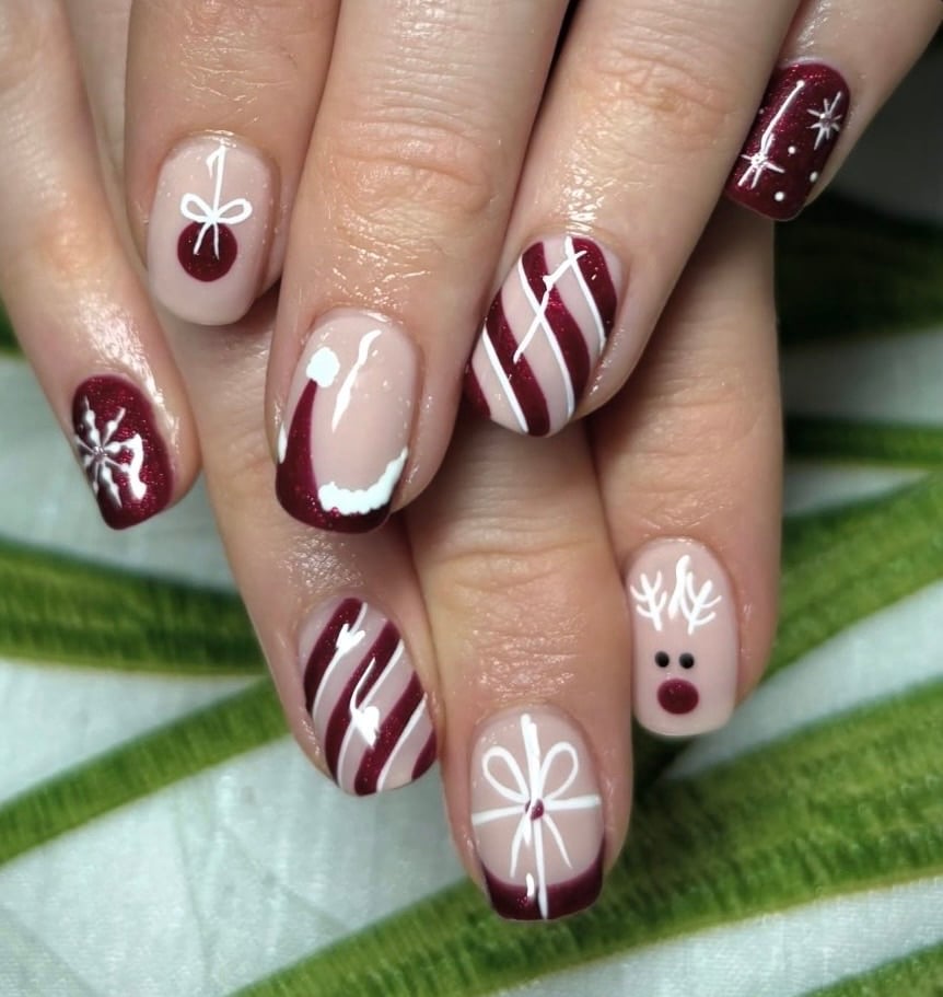 Short Square Red Nails with Festive Motifs Short Square Red Nails with Festive Motifs — Red Christmas Nails Designs