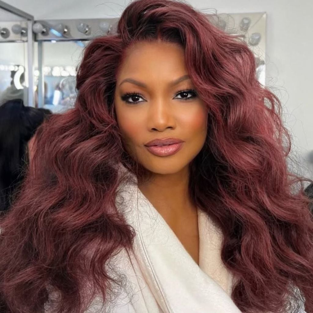 Red-Brown Collarbone Waves Red-Brown Collarbone Waves — Red Hair Colors