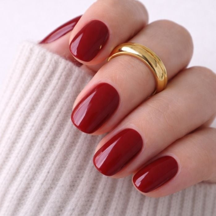Vibrant Classic Red Glossy Short Oval Nails, Close-Up Take — Red Nails