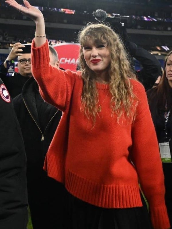 Orange-Red Oversized Knit Sweater With Ribbed Details, Close-Up Take Orange-Red Oversized Knit Sweater With Ribbed Details, Close-Up Take — Red Sweater Outfit