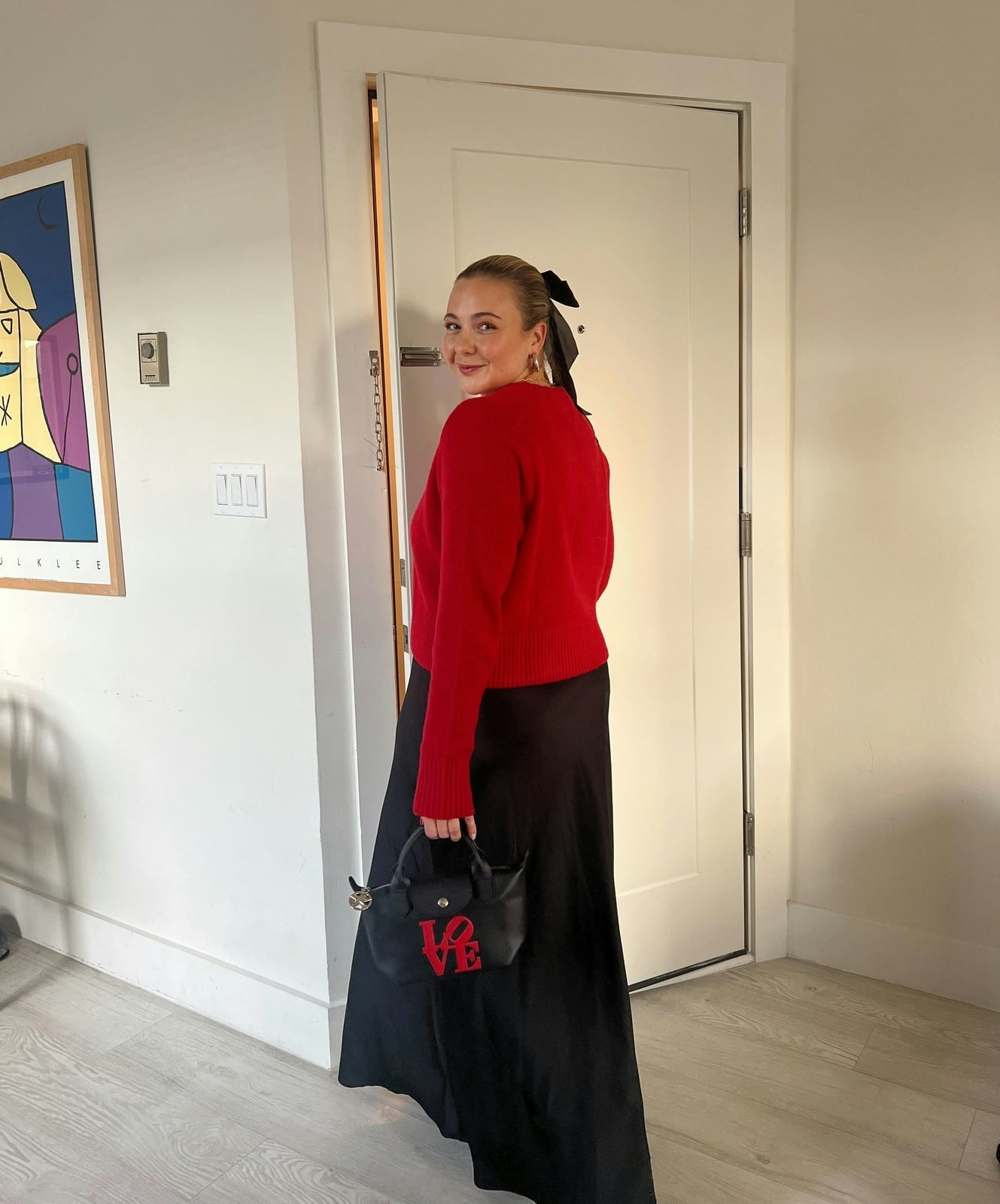 Red Crewneck Sweater With Long Black Skirt and Classic Fit Red Crewneck Sweater With Long Black Skirt and Classic Fit — Red Sweater Outfit
