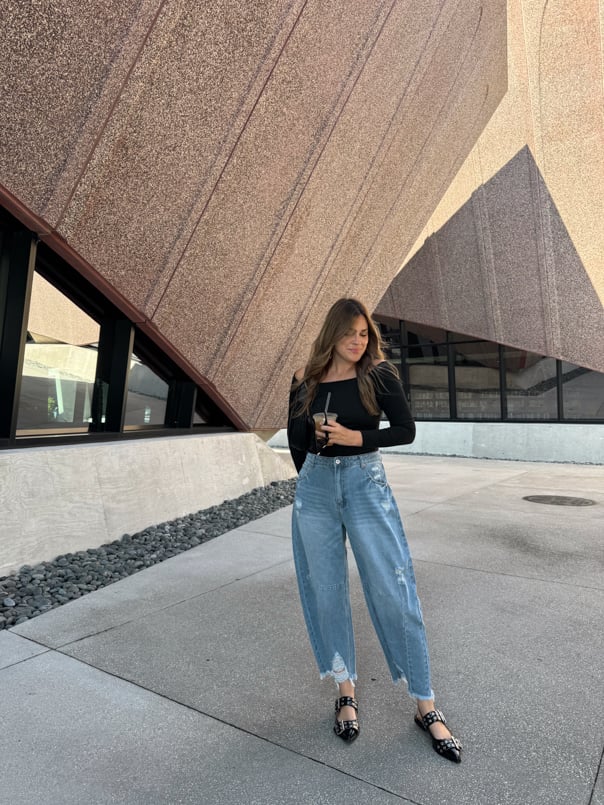 Black Off-Shoulder Top with Ripped Jeans for a Casual Restaurant — Restaurant Outfit