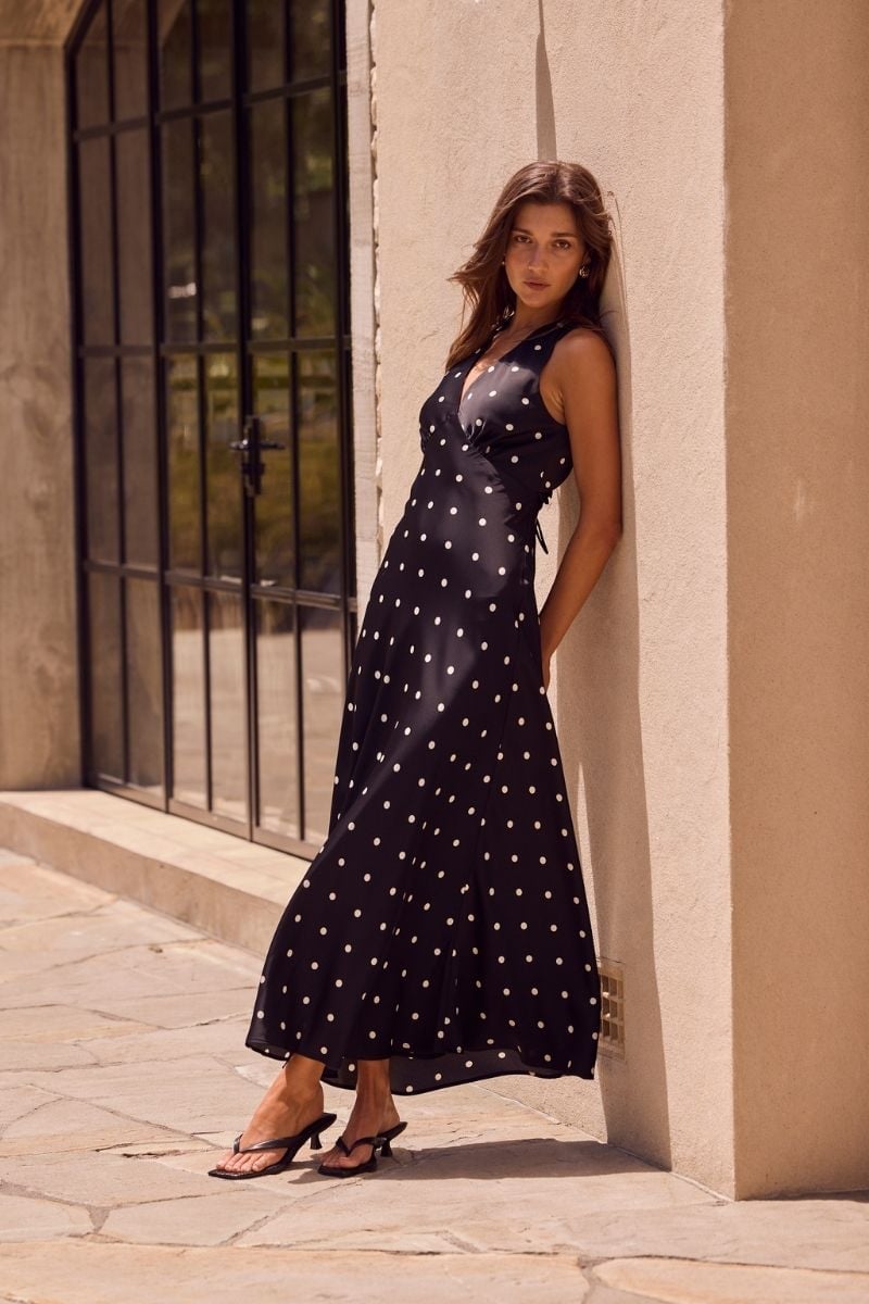 Black and White Polka Dot Maxi Dress for a Dinner Date — Restaurant Outfit