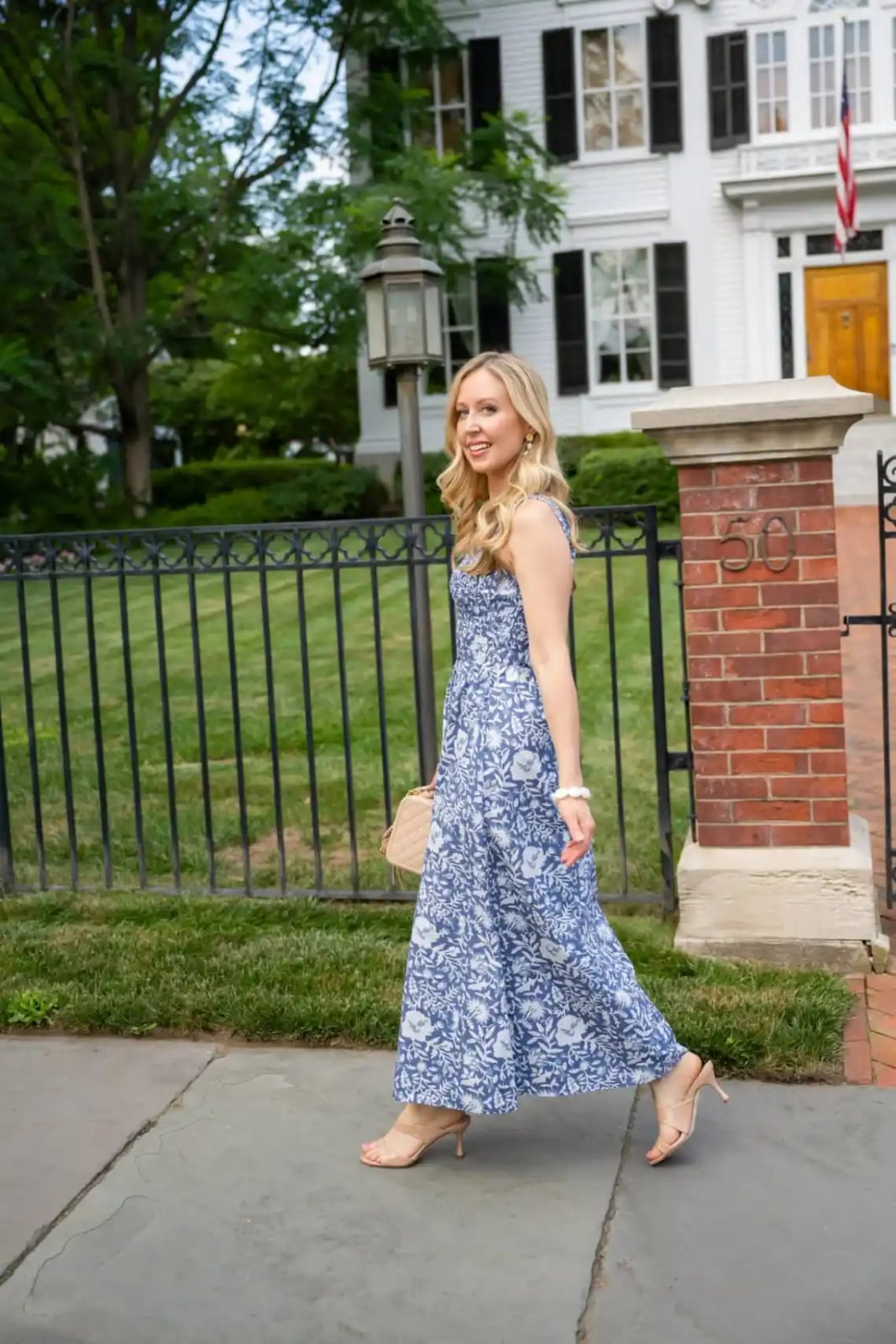 Chic Shift Dress Outfit for Summer Date Night Cocktails — Restaurant Outfit