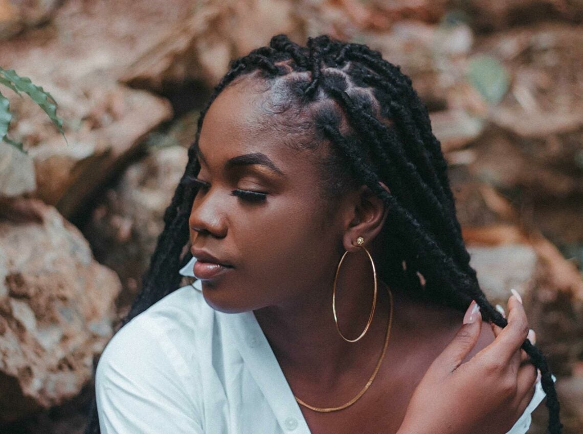 Loose Shoulder Length Coily Locs, Close-Up Take — Retwist Locs