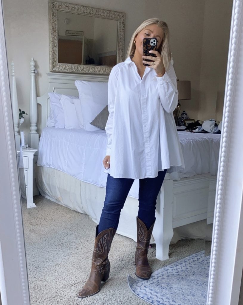 Oversized Shirt With Fitted Jeans And Belt, Close-Up Take Oversized Shirt With Fitted Jeans And Belt, Close-Up Take — Rodeo Outfits for Women