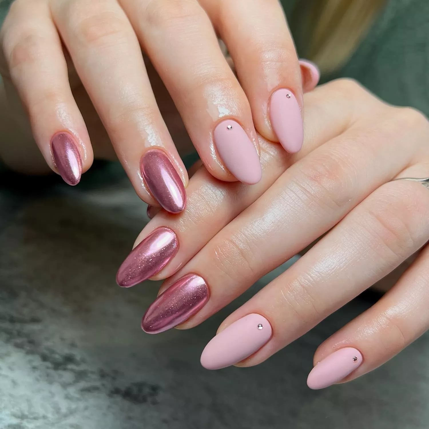 Short Square Sheer Pink Rose Gold Foil Accents Short Square Sheer Pink Rose Gold Foil Accents — Rose Gold Nails