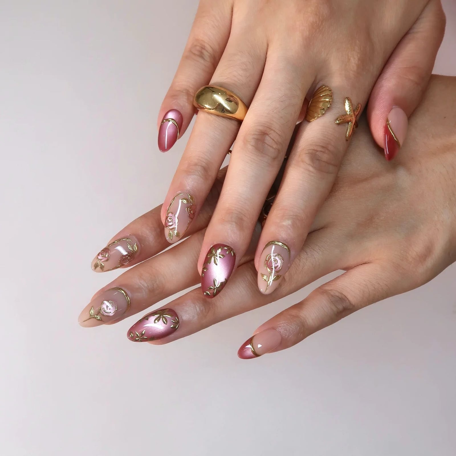 Short Almond Milky Pink Rose Gold Shimmer Minimalist Line Short Almond Milky Pink Rose Gold Shimmer Minimalist Line — Rose Gold Nails