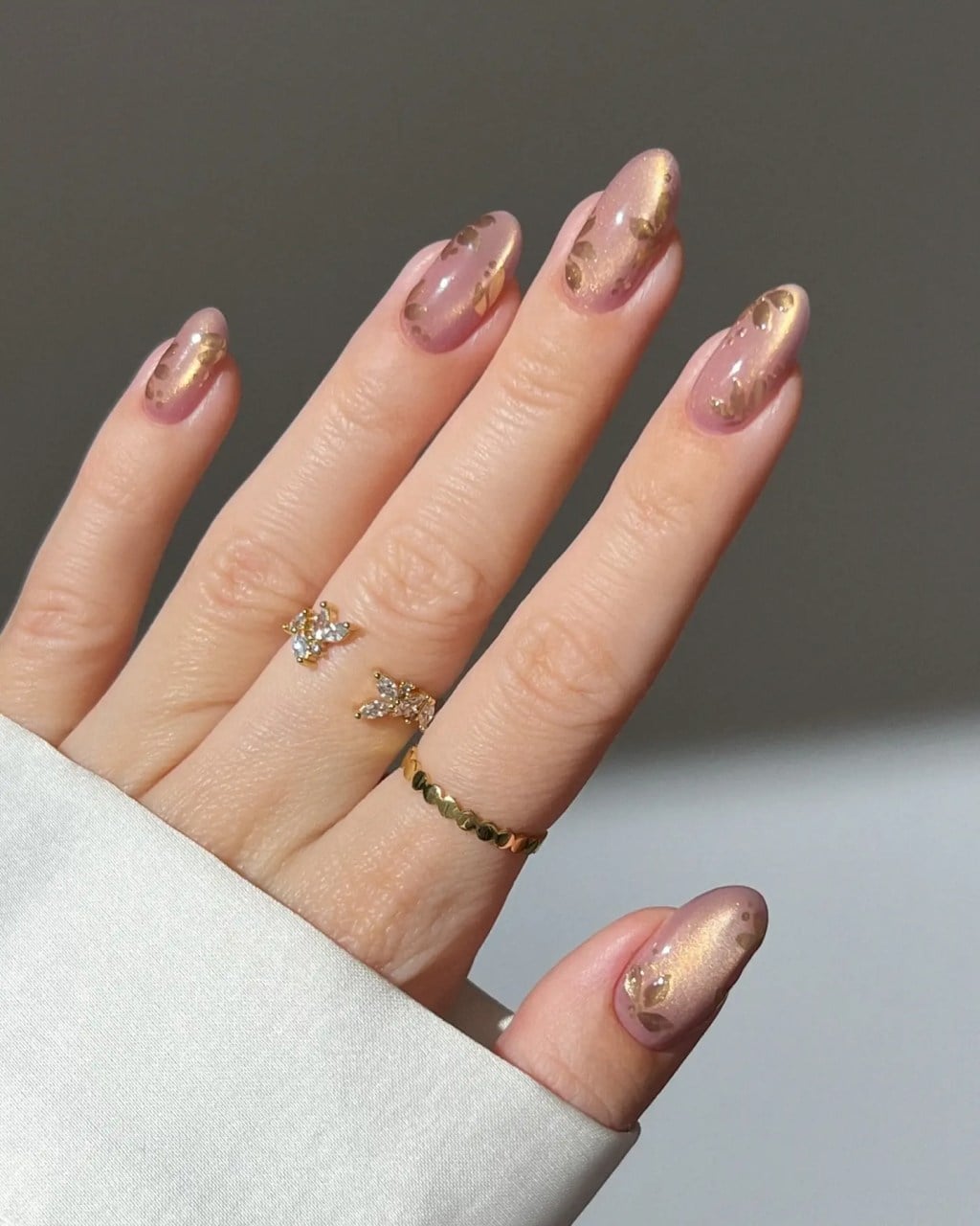Medium Almond Sheer Pink Rose Gold Foil Accents Medium Almond Sheer Pink Rose Gold Foil Accents — Rose Gold Nails