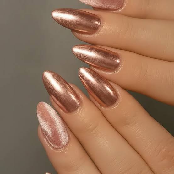 Medium Almond Rose Gold Chrome Nails With Emphasizing The Smooth Medium Almond Rose Gold Chrome Nails With Emphasizing The Smooth — Rose Gold Nails
