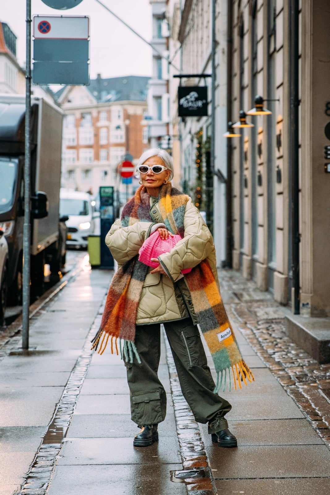 Quilted Jacket And Cargo Pants Street Style With Pink Clutch Bag — Scandinavian Style