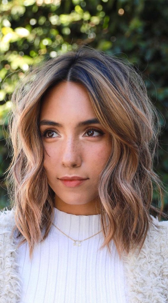 Collarbone Waves With Bronze Blonde Balayage Collarbone Waves With Bronze Blonde Balayage — Shadow Root