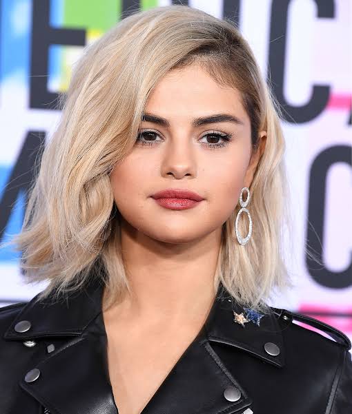 Ash Blonde Long Bob With Dark Shadow Root Ash Blonde Long Bob With Dark Shadow Root