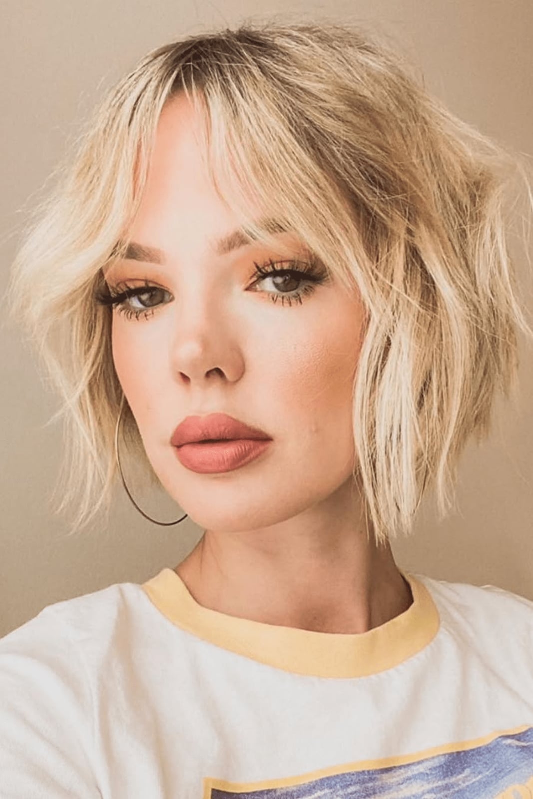Collarbone Blonde Shaggy Bob With Blunt Bangs, Wavy