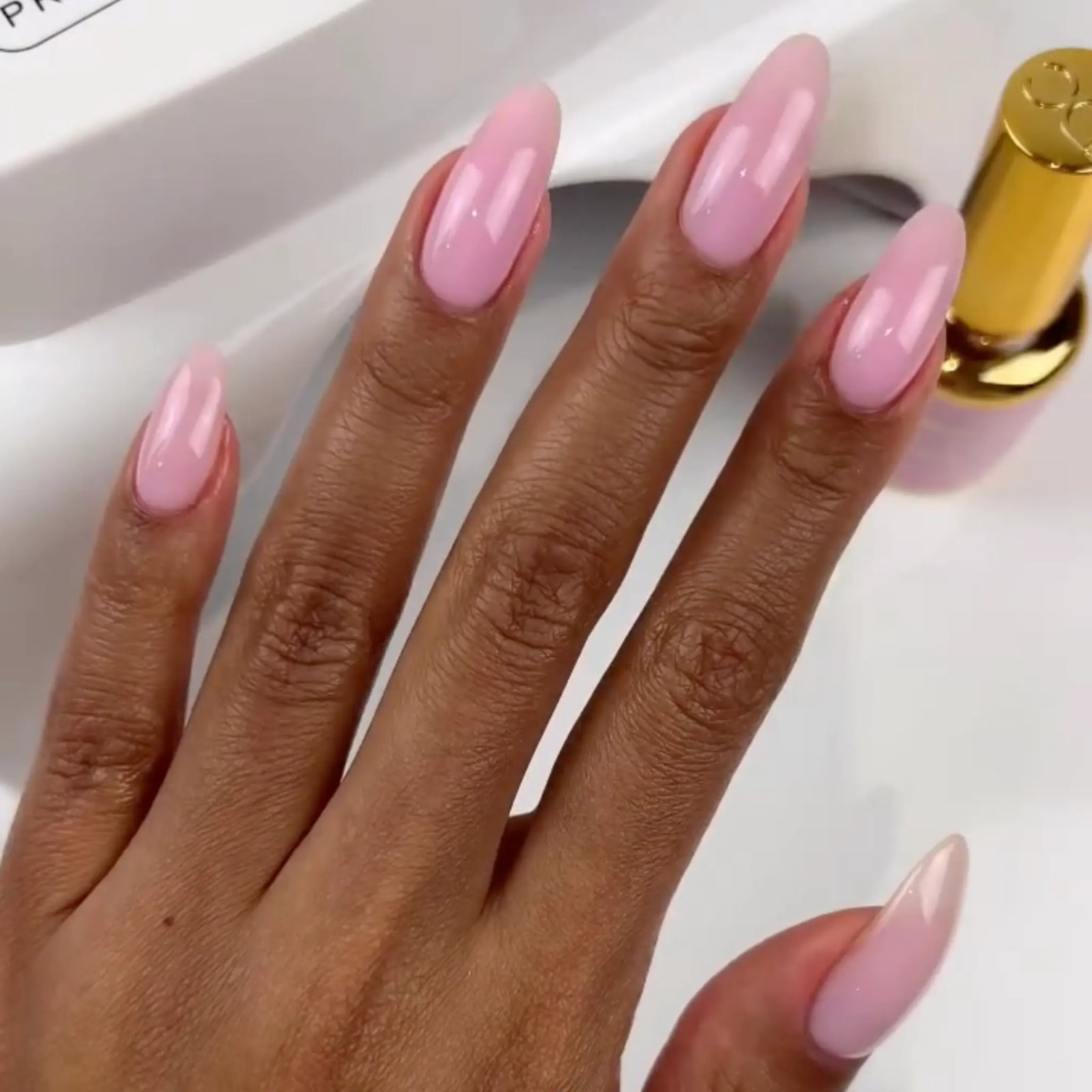 Milky Pink Jelly Almond Nails, миндаль — Sheer Nails