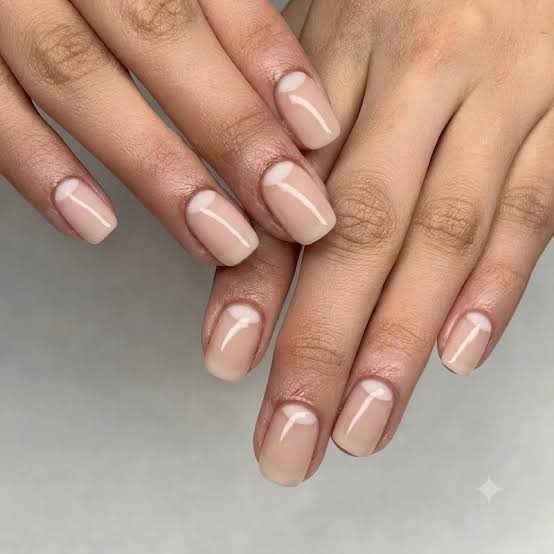 Minimalist Half Moon Short Square Nails Minimalist Half Moon Short Square Nails — Short Acrylic Nails
