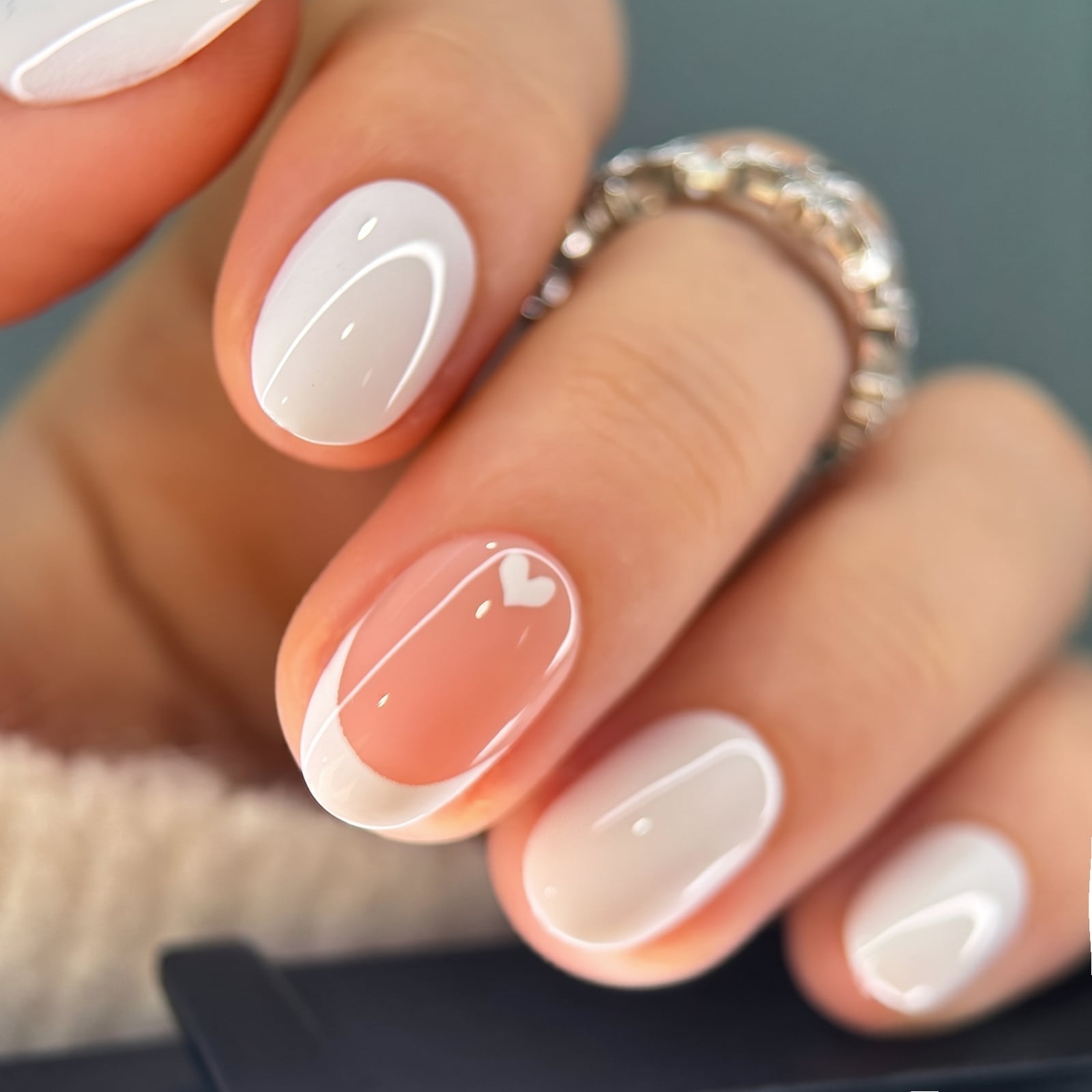 Modern French Heart Outline Short Oval Nails Modern French Heart Outline Short Oval Nails — Short Acrylic Nails