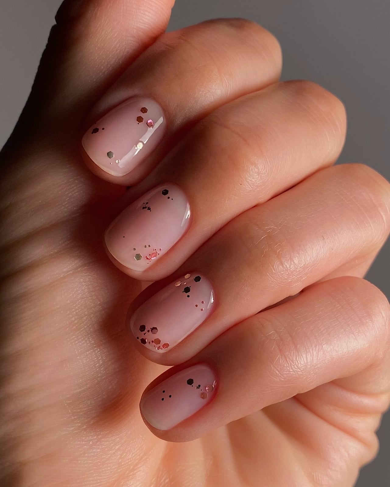 Glitter Dust Short Oval Nails Glitter Dust Short Oval Nails — Short Acrylic Nails