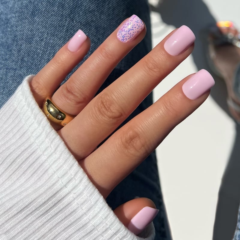 Light Pink Glitter Accent Short Square Nails Light Pink Glitter Accent Short Square Nails — Short Acrylic Nails
