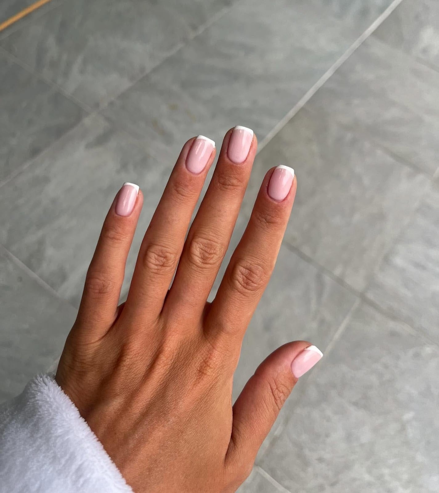 Classic French Short Square Nails With короткие квадратные Classic French Short Square Nails With короткие квадратные — Short Acrylic Nails