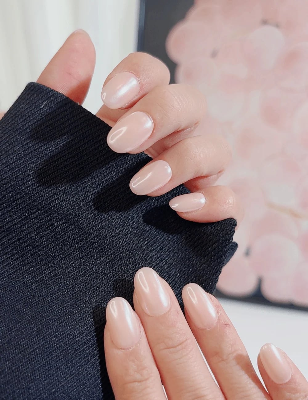 Lustrous Pearlized Nude Short Oval Nails Lustrous Pearlized Nude Short Oval Nails — Short Acrylic Nails