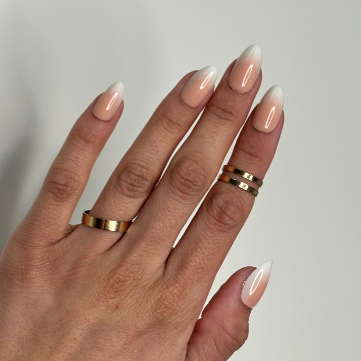 Nude to White Seamless Ombre Glossy Short Almond Nails Nude to White Seamless Ombre Glossy Short Almond Nails