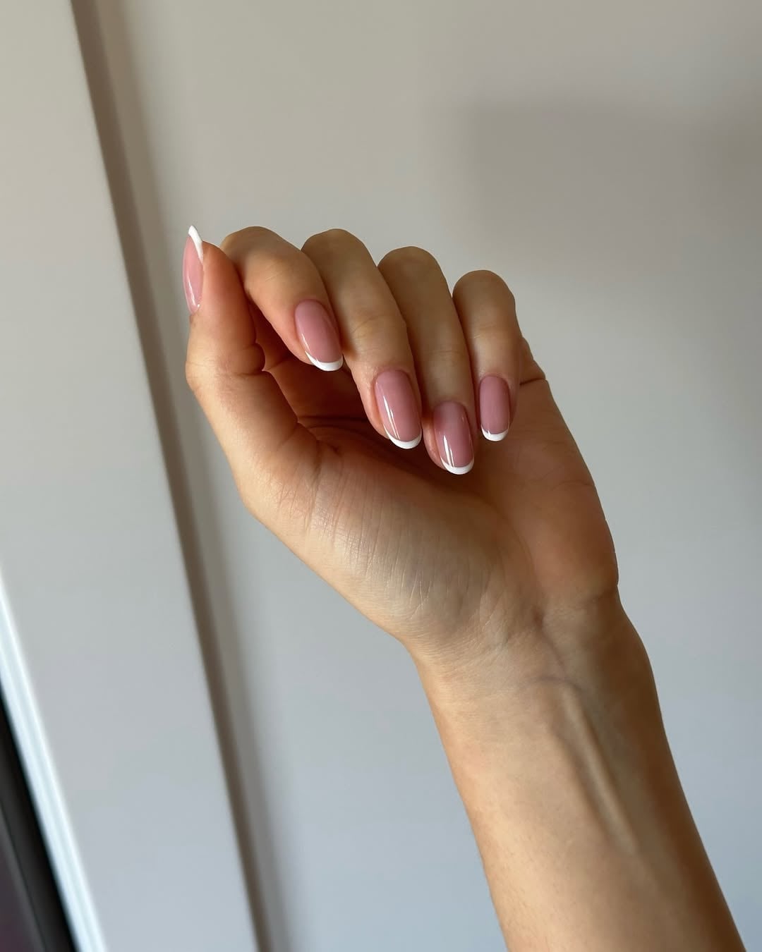 Sheer Pink Classic White French Tip Short Almond Nails Sheer Pink Classic White French Tip Short Almond Nails — Short French Tip Nails
