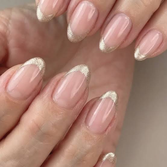 Sheer Nude Base Classic White French Tip Short Nails, Glossy Sheer Nude Base Classic White French Tip Short Nails, Glossy — Short French Tip Nails