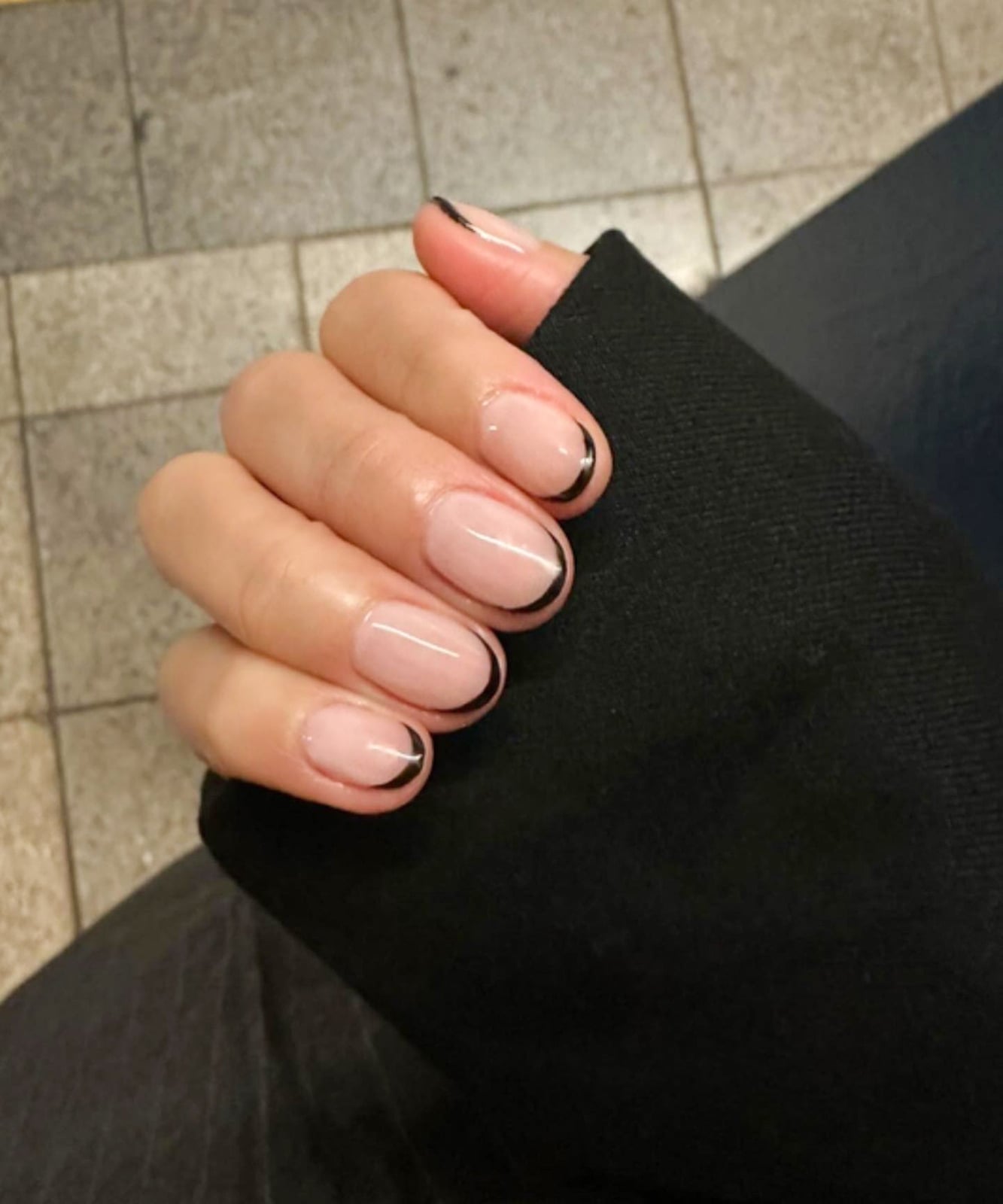 Nude Base Thin Black Line Short Oval Nails Nude Base Thin Black Line Short Oval Nails — Short French Tip Nails