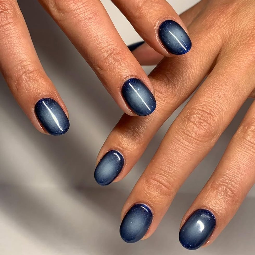 Dark Blue Light Blue Cat-Eye Short Oval — Short Gel Nails