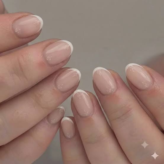 Leaf Outline French Tip Short Oval Nails — Short Gel Nails